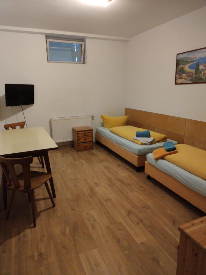 Pension Dorfstrasse 6 Stetten  الغرفة الصورة